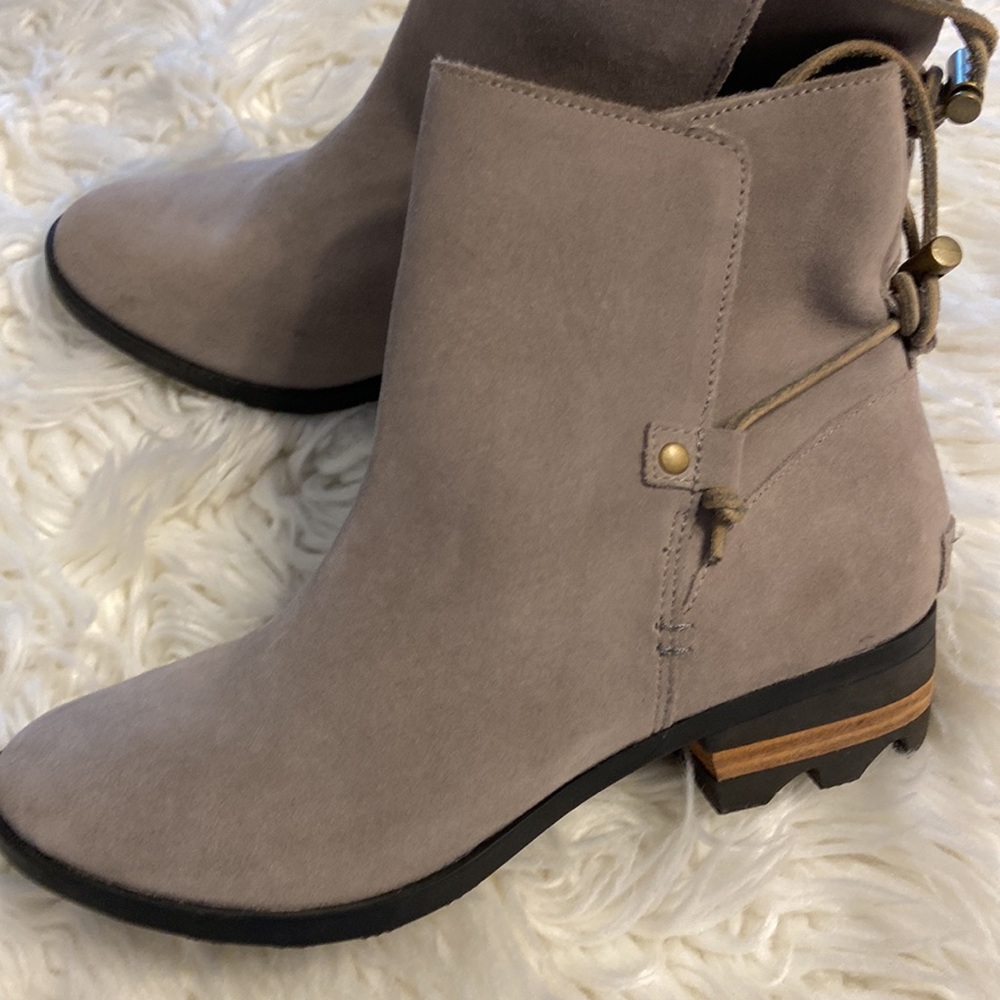 SOREL Boots size 9 BNWOT see pictures heel is 1 1/2” color gray leather upper - Picture 3 of 17